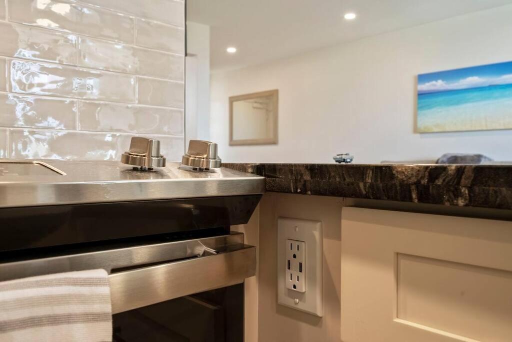 شقة Hale Ono Loa 403- Top Floor, Ocean View, & Complete Modern Remodel Kahana المظهر الخارجي الصورة