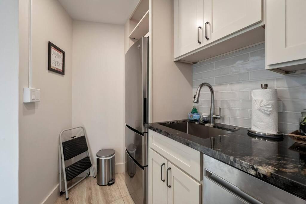 شقة Hale Ono Loa 403- Top Floor, Ocean View, & Complete Modern Remodel Kahana المظهر الخارجي الصورة